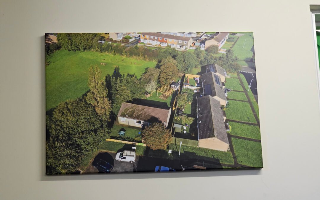 Canvas Donated to Oaklands Community Centre, Saltash